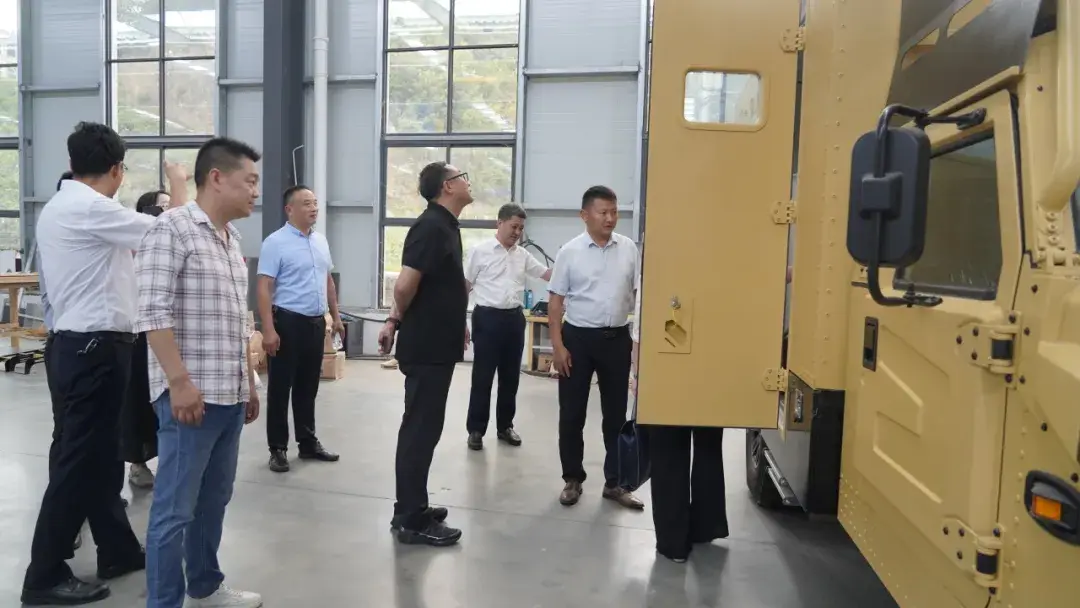 Industry craftsmen peers visit Yizhuan 6 Yizhuan workshop walk-down