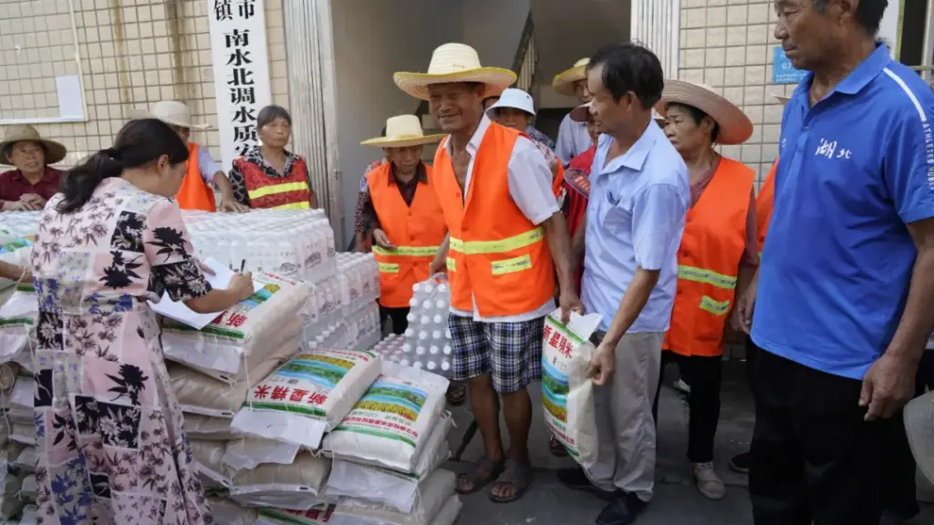 Yizhuan pays visit to the town of Liuliping “water guardians and water protectors” love action 2 Yizhuan social responsibility